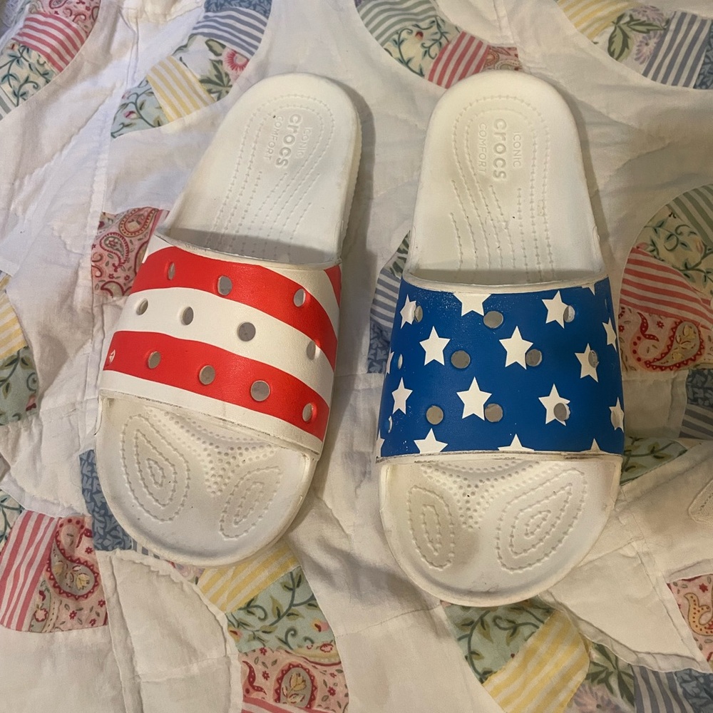 CROCS American Flag Slides